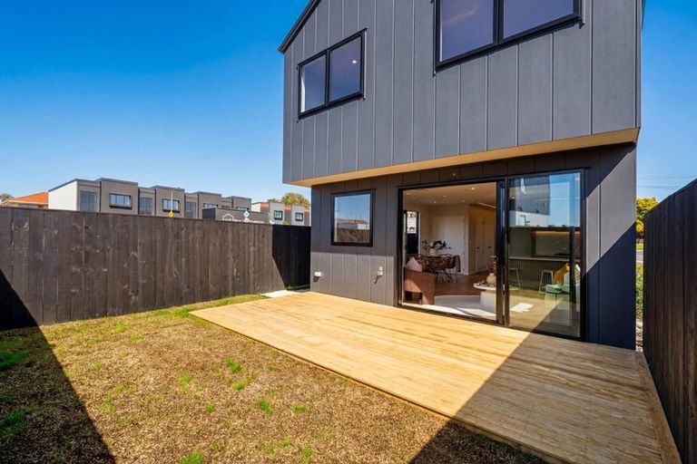 Photo of property in 4 Tiller Street, Hobsonville, 0616
