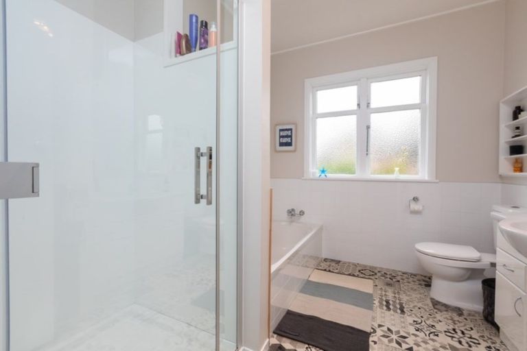 Photo of property in 213 Te Moana Road, Waikanae, 5036