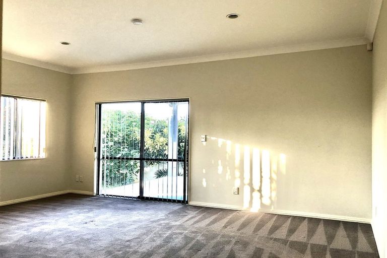 Photo of property in 32 Westerham Drive, Dannemora, Auckland, 2016