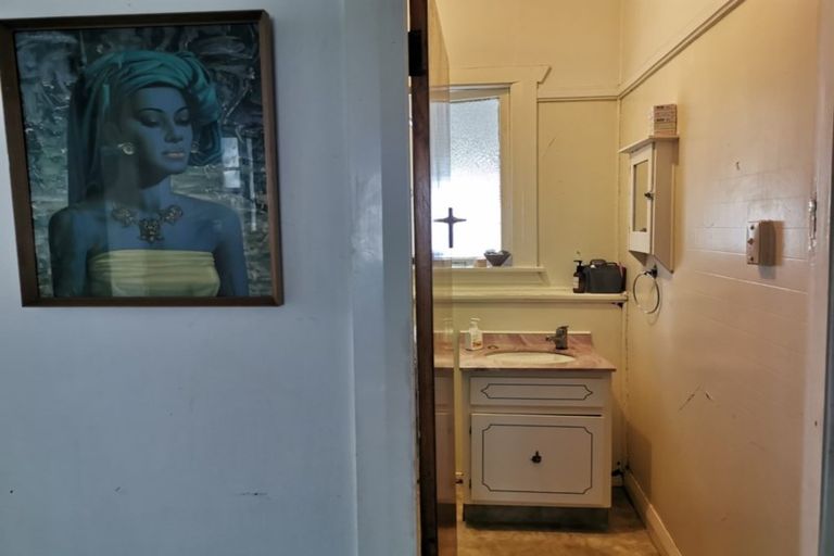 Photo of property in 37 Bay Street, Petone, Lower Hutt, 5012