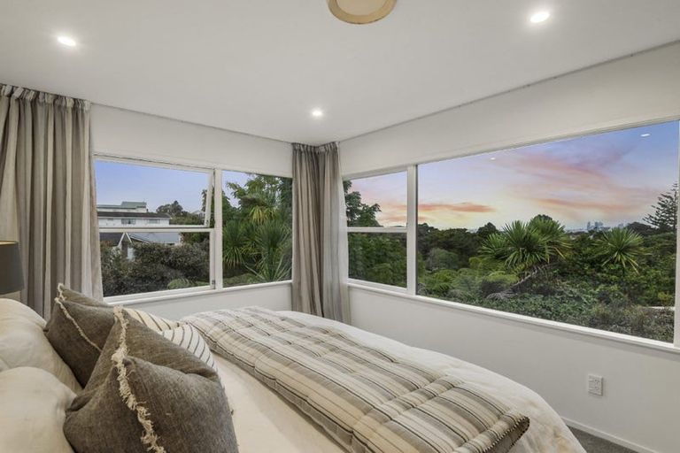 Photo of property in 11 City View Terrace, Birkenhead, Auckland, 0626