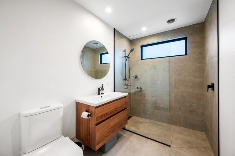 Photo of property in 2 Mcneil Crescent, Wanaka, 9305