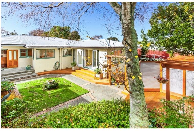 Photo of property in 7 Trent Avenue, Hokowhitu, Palmerston North, 4410