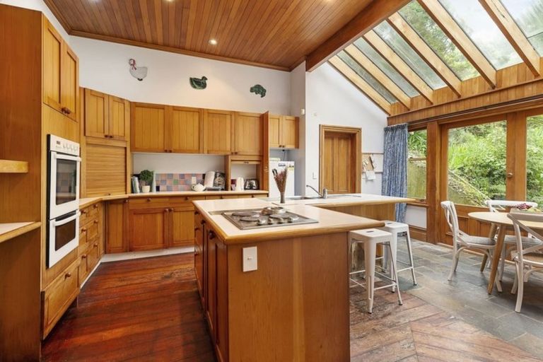 Photo of property in 50 Garden Road, Northland, Wellington, 6012