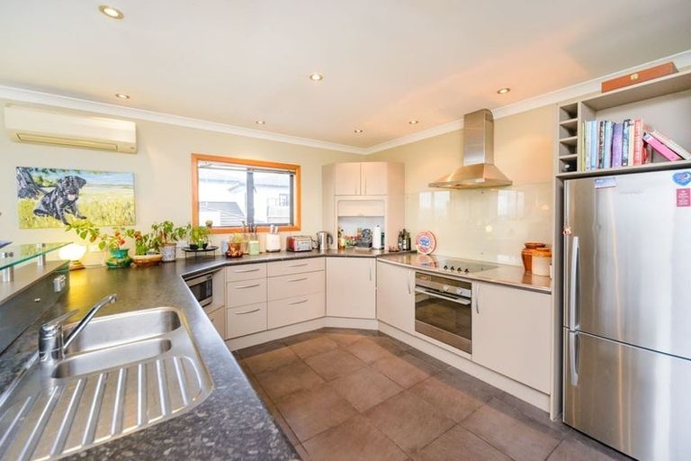 Photo of property in 56 Ruapehu Drive, Fitzherbert, Palmerston North, 4410