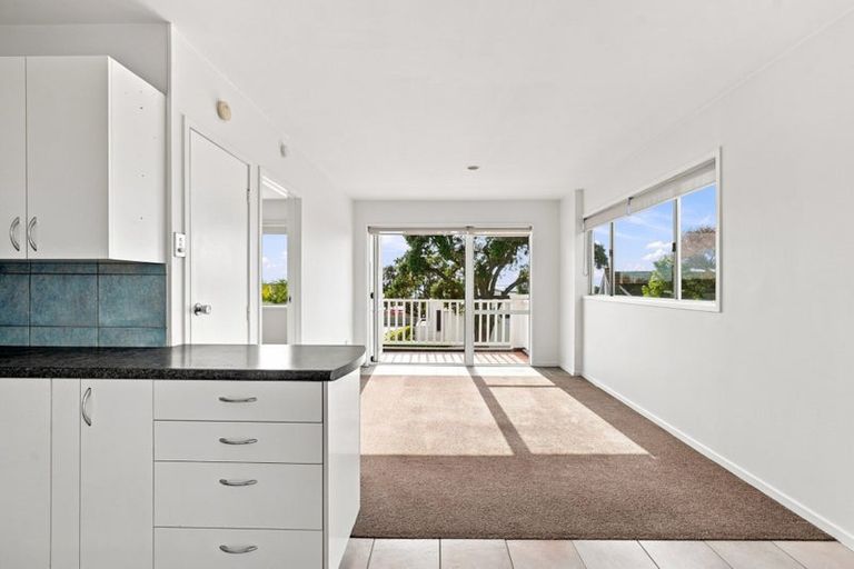 Photo of property in 19/72 Kitchener Road, Milford, Auckland, 0620