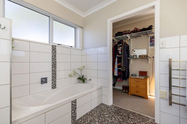 Photo of property in 221 Rosetta Road, Raumati South, Paraparaumu, 5032