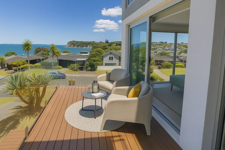 Photo of property in 18 Zita Avenue, Matakatia, Whangaparaoa, 0930