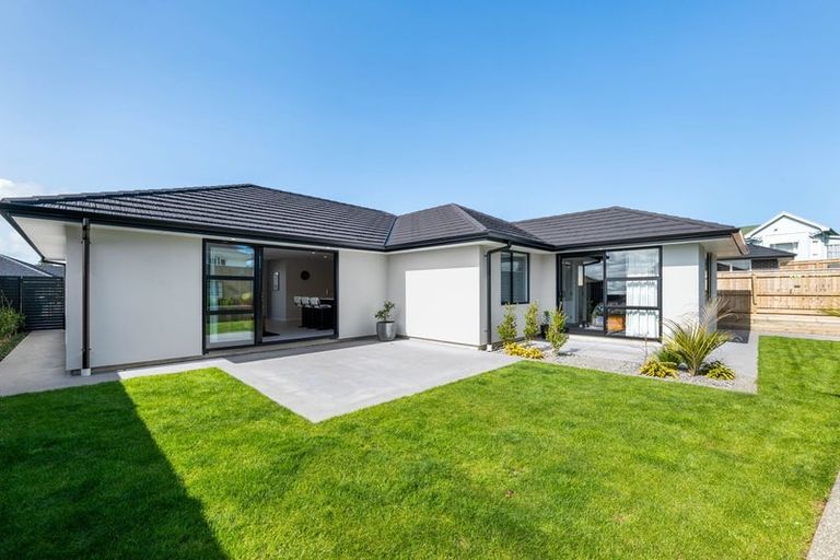 Photo of property in 2 Atea Place, Hawera, 4610