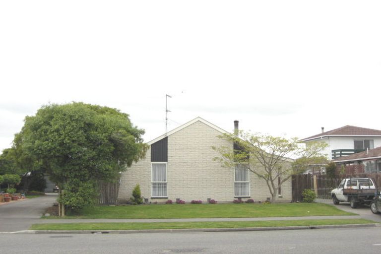 Photo of property in 35 Queenspark Drive, Parklands, Christchurch, 8083