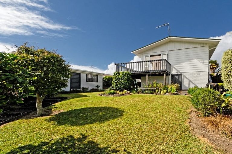 Photo of property in 32 Widmore Drive, Massey, Auckland, 0614