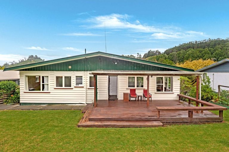 Photo of property in 19 Seddon Crescent, Whataupoko, Gisborne, 4010