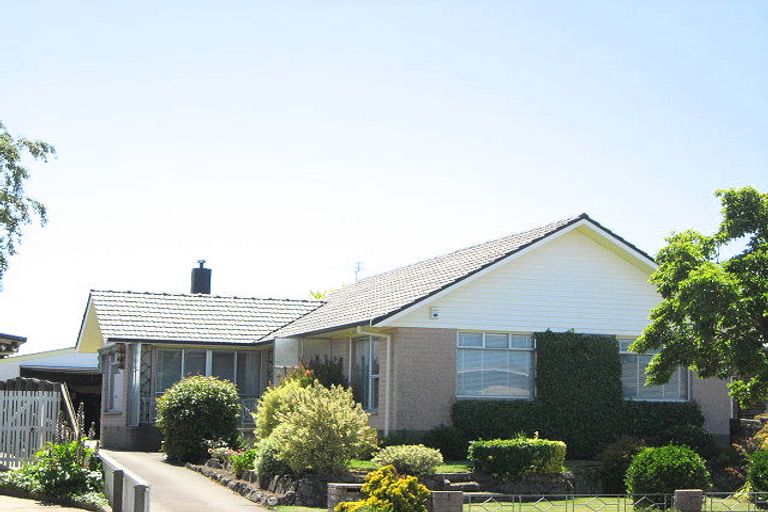 Photo of property in 75 Bickerton Street, Wainoni, Christchurch, 8061