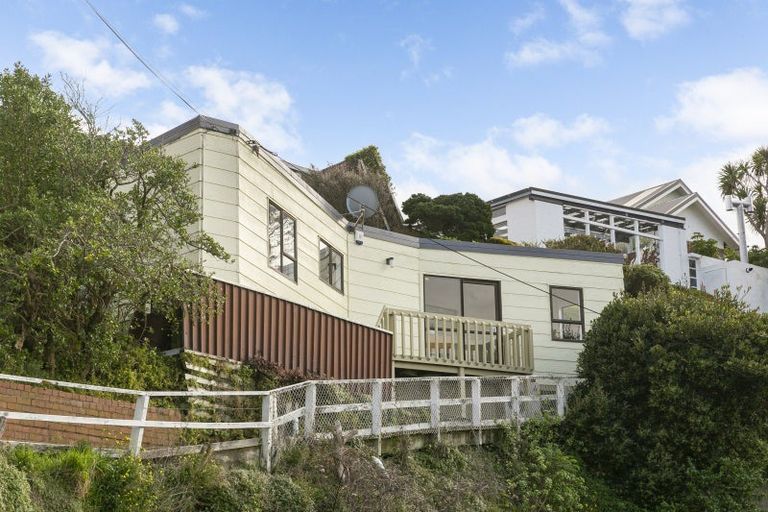 Photo of property in 2/15 Sutherland Crescent, Melrose, Wellington, 6023