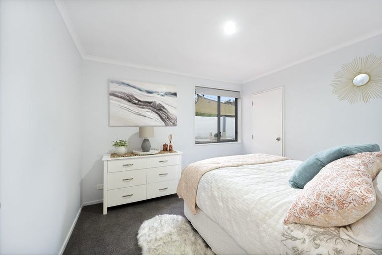 Photo of property in 21 Misty Valley Drive, Henderson, Auckland, 0612