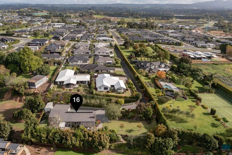 Photo of property in 16 Kayelene Place, Omokoroa, 3114