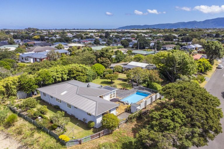 Photo of property in 138 Arawhata Road, Paraparaumu, 5032