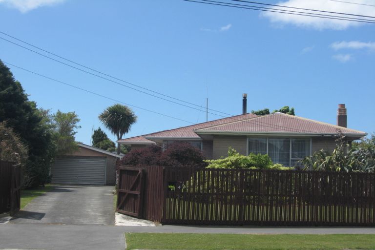 Photo of property in 4 Reynolds Avenue, Bishopdale, Christchurch, 8053