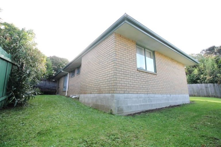 Photo of property in 100a Lincoln Park Avenue, Massey, Auckland, 0614