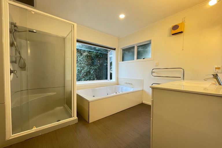 Photo of property in 42 Lyons Avenue, Murrays Bay, Auckland, 0630