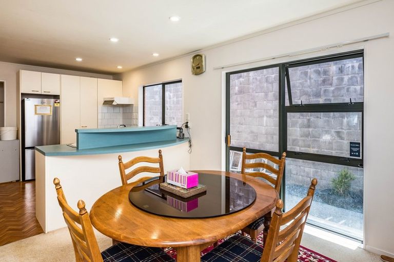 Photo of property in 5a Waiwera Crescent, Maupuia, Wellington, 6022