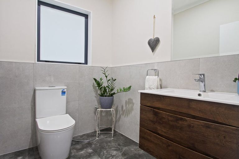 Photo of property in 16 Catherine Mclean Road, Pukekohe, 2120