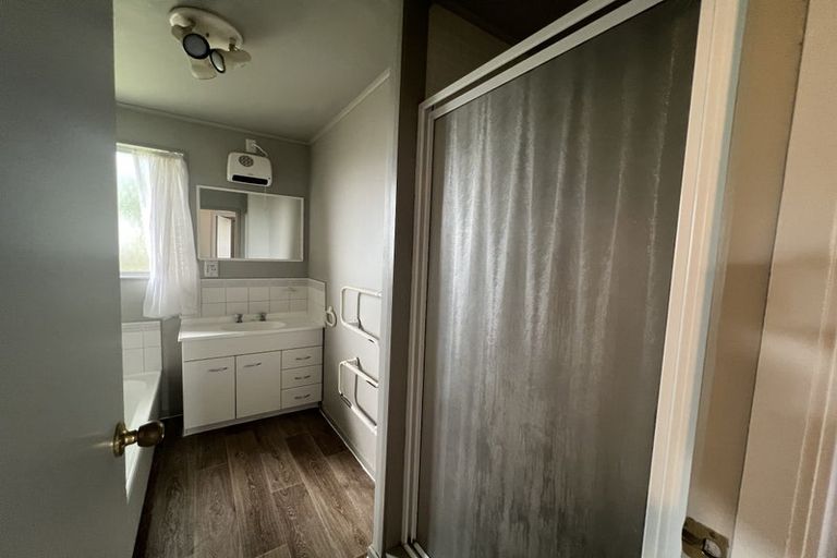 Photo of property in 7 Trias Road, Totara Vale, Auckland, 0629