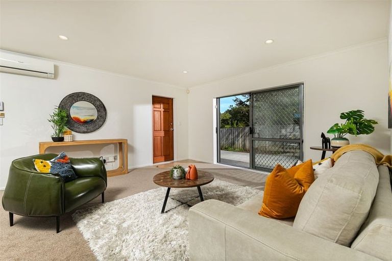 Photo of property in 60 Garelja Road, Henderson, Auckland, 0612