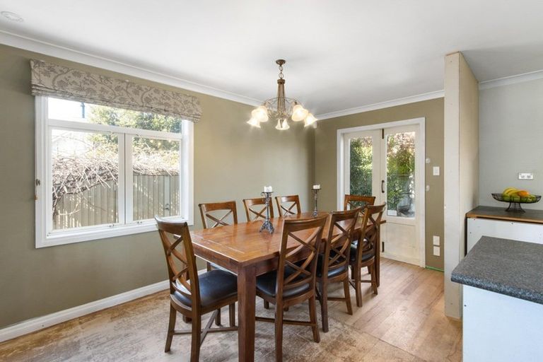 Photo of property in 16 Lucknow Road, Havelock North, 4130