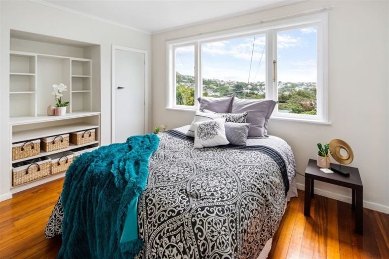 Photo of property in 56 Glanmire Road, Newlands, Wellington, 6037