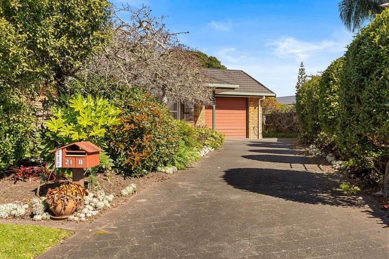 Photo of property in 21b Settlers Grove, Orewa, 0931