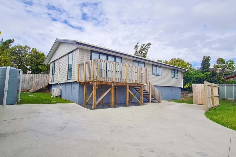 Photo of property in 54a Meadowood Drive, Unsworth Heights, Auckland, 0632