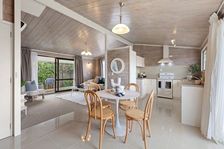 Photo of property in 11a Pokapu Place, Bethlehem, Tauranga, 3110