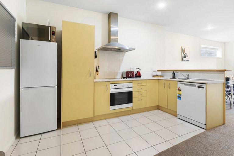 Photo of property in Stadium Garden Flats, 403/107 Thorndon Quay, Pipitea, Wellington, 6011