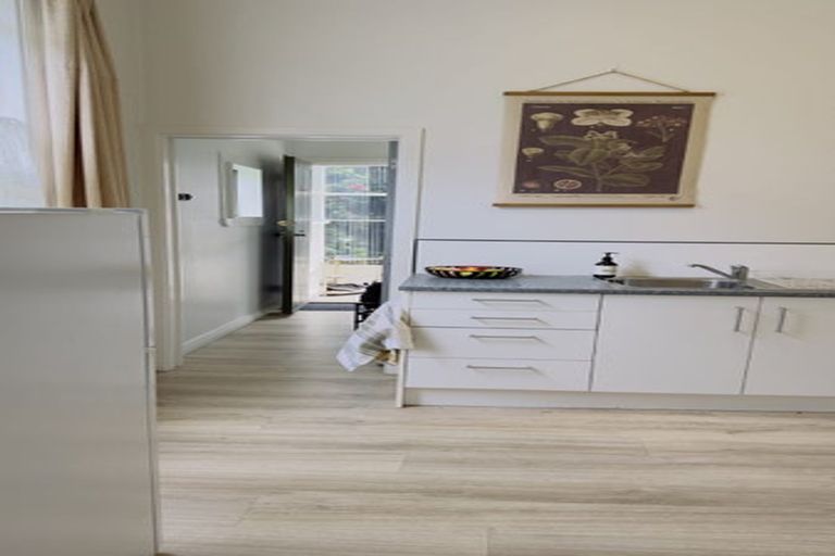 Photo of property in 1/72 Derwent Street, Island Bay, Wellington, 6023