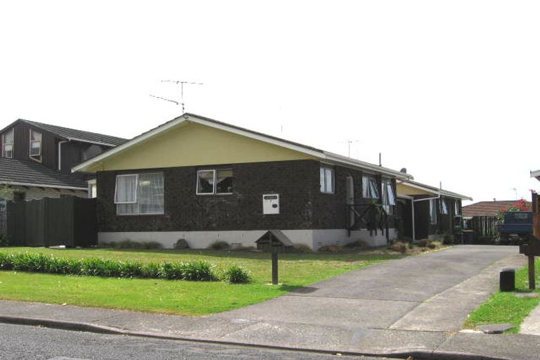 Photo of property in 1/14 Pakira Avenue, Glendene, Auckland, 0602