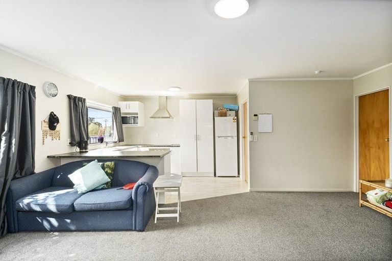 Photo of property in 2/70 Pomaria Road, Henderson, Auckland, 0610