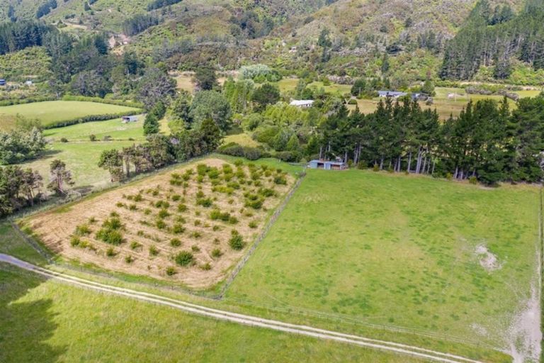 Photo of property in 1423 Akatarawa Road, Akatarawa Valley, Upper Hutt, 5372