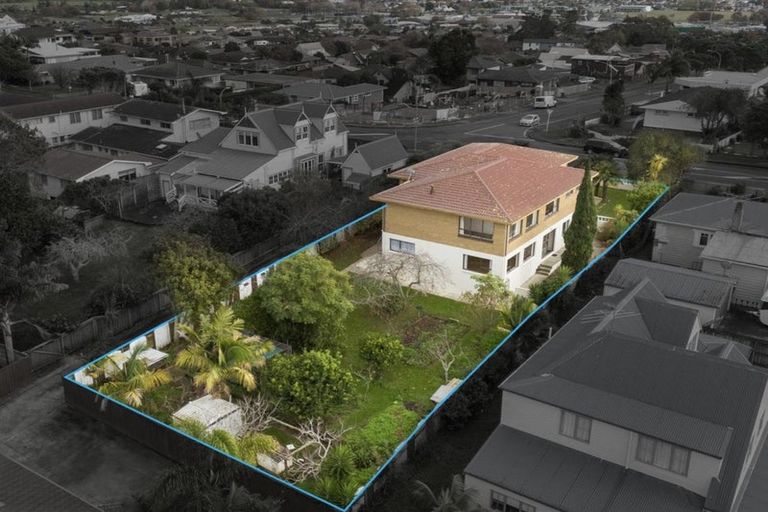 Photo of property in 44 Bradbury Road, Botany Downs, Auckland, 2010