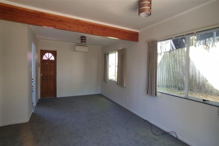 Photo of property in 2/37 Rhinevale Close, Henderson, Auckland, 0612