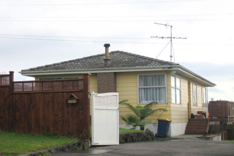 Photo of property in 5 Doone Place, Massey, Auckland, 0614