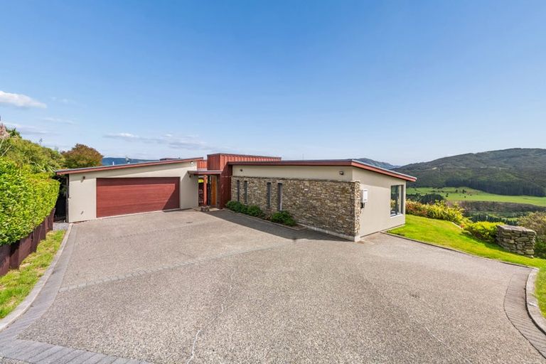 Photo of property in 58 Mt Marua Way, Timberlea, Upper Hutt, 5018
