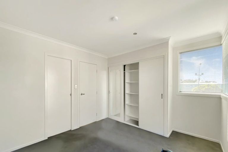 Photo of property in 11a Clearwater Cove, West Harbour, Auckland, 0618