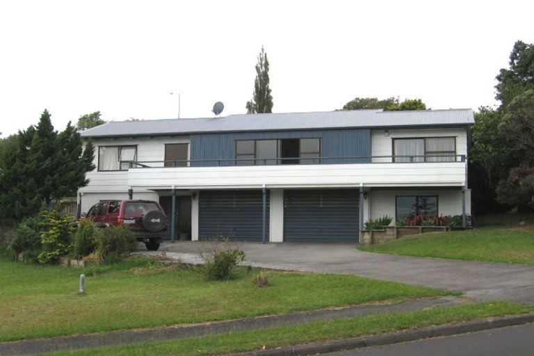 Photo of property in 14 Woodhouse Place, West Harbour, Auckland, 0618