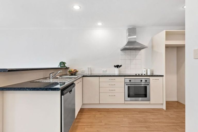 Photo of property in 6/15 Harbour View Road, Te Atatu Peninsula, Auckland, 0610