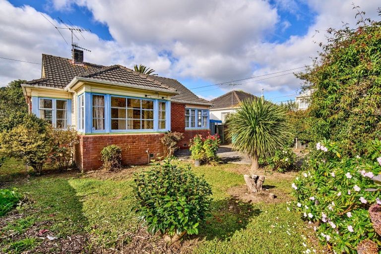 Photo of property in 96 Molesworth Street, Taita, Lower Hutt, 5011