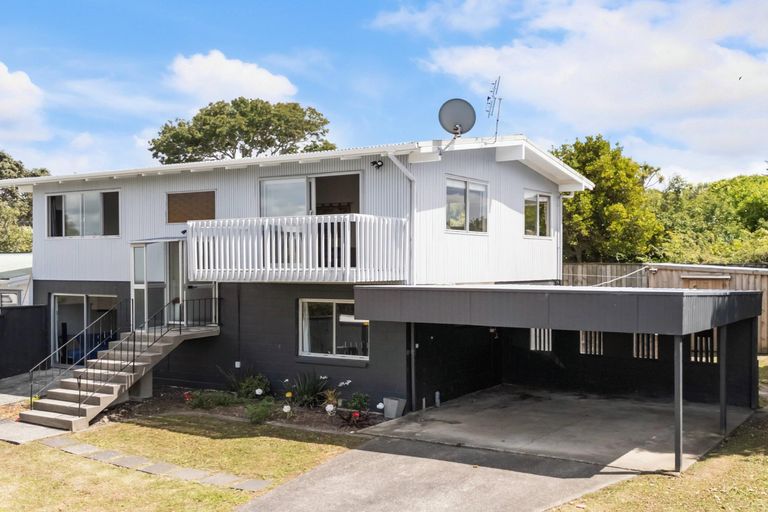 Photo of property in 2/29 Sealy Road, Torbay, Auckland, 0630