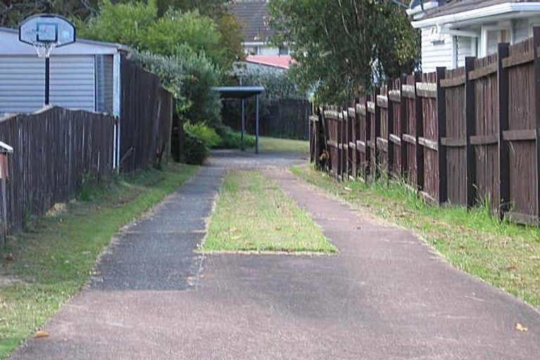 Photo of property in 11 Tauhara Street, Green Bay, Auckland, 0604