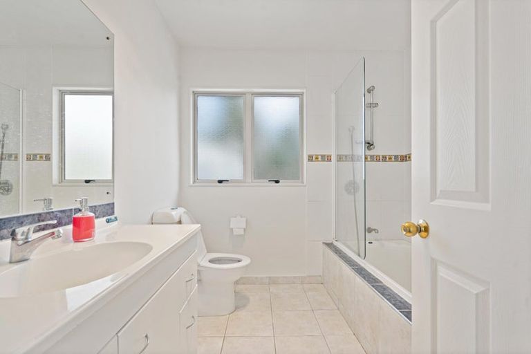 Photo of property in 31 Makora Road, Massey, Auckland, 0614