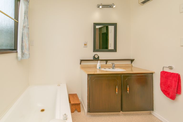 Photo of property in 2/105 Aorangi Road, Bryndwr, Christchurch, 8053